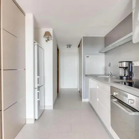 Of 44 M2 With Balcony In Saint-raphael Апартаменты