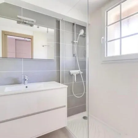 Апартаменты Of 44 M2 With Balcony In Saint-raphael
