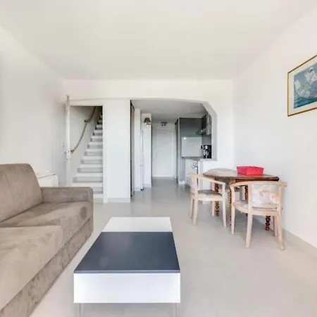Of 44 M2 With Balcony In Saint-raphael Lägenhet *